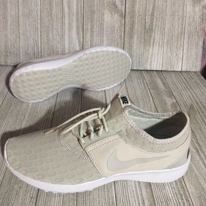 🔥🔥BRAND NEW NIKE JUVENATE